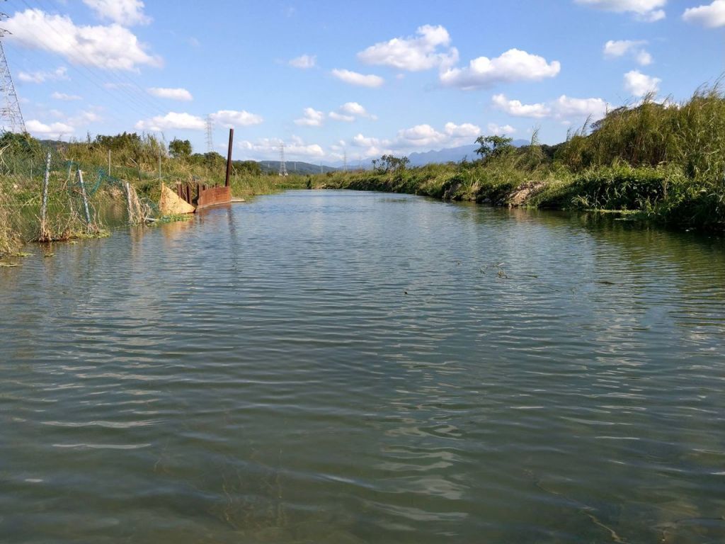 鳳山溪 霄裡溪 寶石里匯流水質清澈